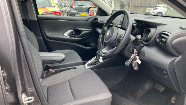 Toyota Yaris 1.5 Hybrid Design 5dr CVT Hybrid Hatchback